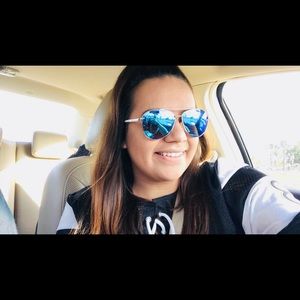 Meet your Posher, Olivia